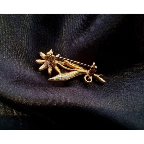 Vintage Gold Toned Flower with Clear Crystal and Faux Pearl Brooch Pin - Picture 5 of 5